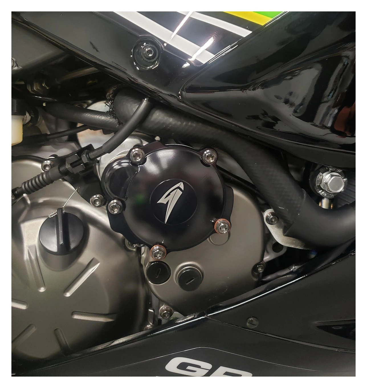 GRAVES MOTORSPORTS Graves Right Side Engine Cover Kawasaki ZX-6R 2019-2023 1 GRAVES MOTORSPORTS Graves Right Side Engine Cover Kawasaki ZX-6R 2019-2023